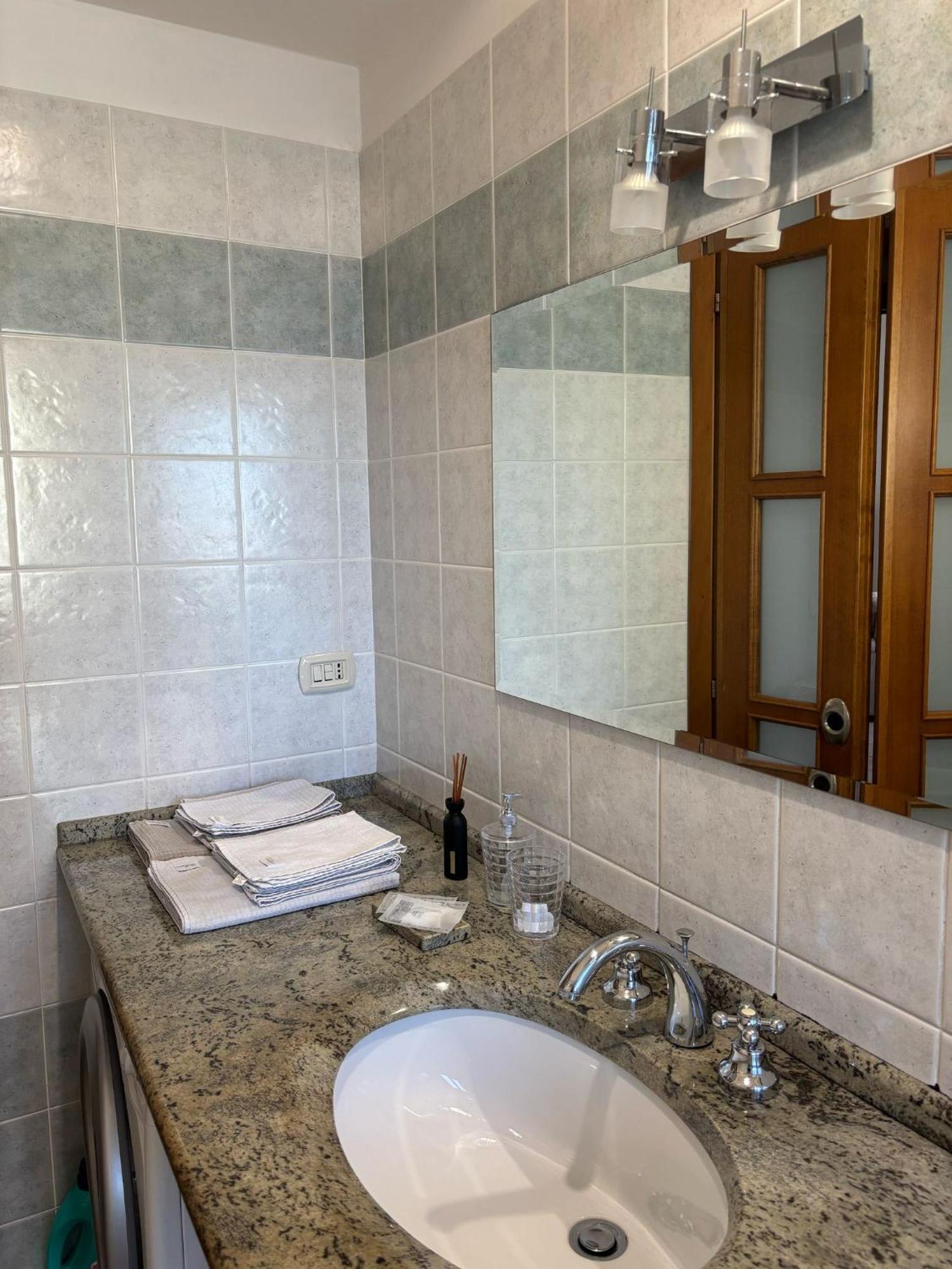 Bright Port View Apartment- Free Parking Cagliari Eksteriør billede